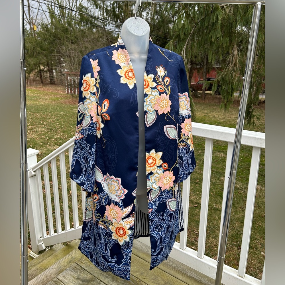 SOLD‼️ Chico’s Asian Kimono Jacket Spring Blooms NWOT Retails $150 Size 0 Small